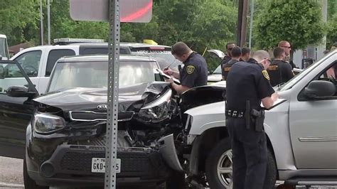 Two critically injured in police chase crash in SE Houston - ABC13 Houston