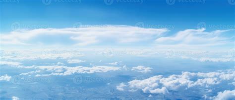 panorámico ver de campos y nubes desde un avión ventana el cielo es un