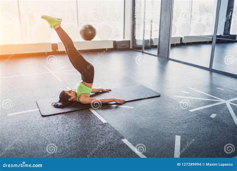 Woman training abs on mat stock photo. Image of sportswear - 127289994