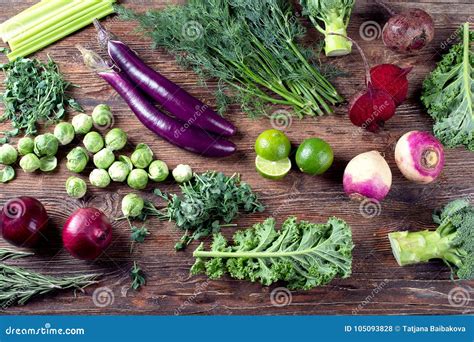 Legumes Frescos Roxos E Verdes Foto De Stock Imagem De Fundo Mercado