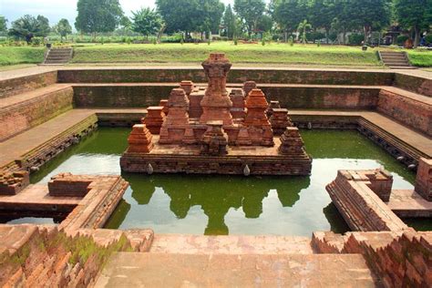 Foto Candi Tikus Petirtaan Majapahit Yang Terpendam