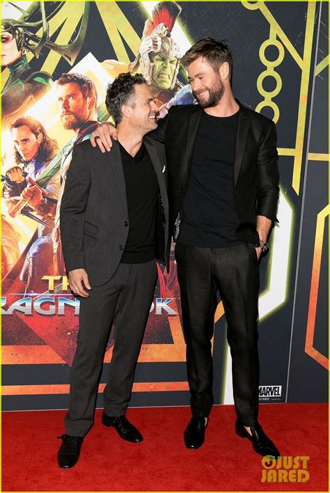 Chris Hemsworth And Mark Ruffalo Buddy Up For Thor Ragnarok Screening