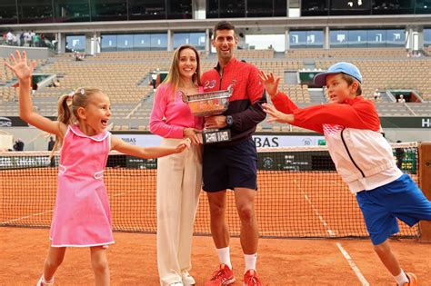 La Moglie Di Djokovic Gli Tira Un Bicchiere D Acqua Prima Della Finale