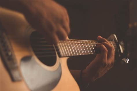 Jak Nauczy Si Gra Na Gitarze Poradnik Dla Pocz Tkuj Cych Nowaprasa