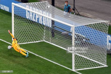 Hugo Lloris Save Photos and Premium High Res Pictures - Getty Images