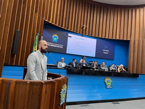 Após entrega de proposta deputados discutem 1ª Lei do Pantanal