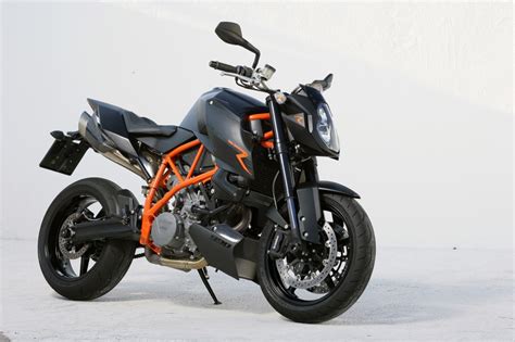 First Ride 2007 KTM 990 Super Duke Visordown