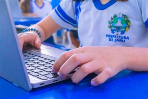 Projeto da prefeitura garante aula de informática aos alunos de ensino