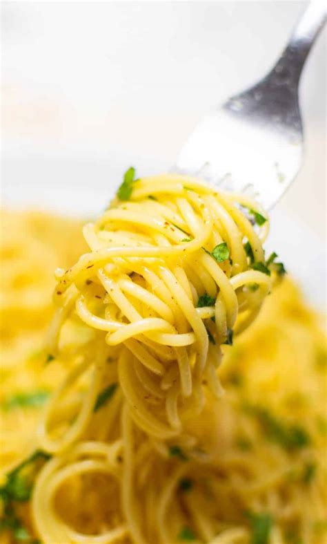 Easy Lemon Garlic Pasta - Ambitious Foodie