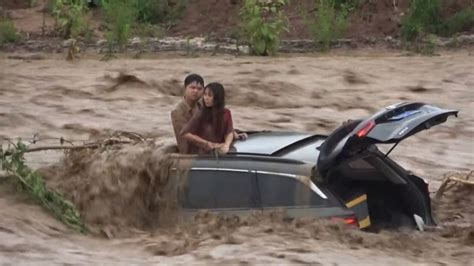 Heavy flooding in China trapped couple on top of car. See what happened ...