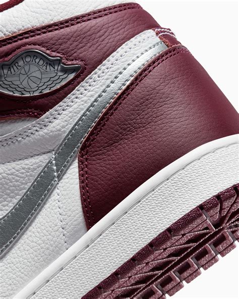 Air Jordan 1 Retro High OG Bordeaux Burgundy 555088 611 Buy Online At