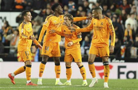 Logra Real Madrid Remontada Ag Nica En Mestalla