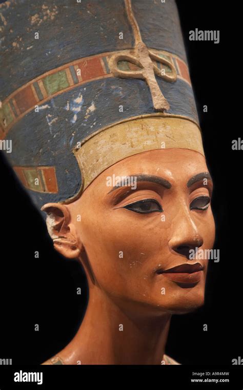 Busto Di Nefertiti Da Altes Museum Di Berlino Germania Foto Stock Alamy