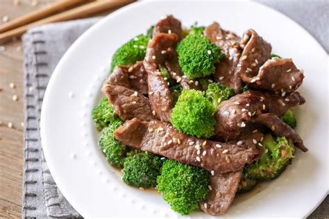 Easy Beef and Broccoli {Perfect Weeknight Meal!} - Lil' Luna