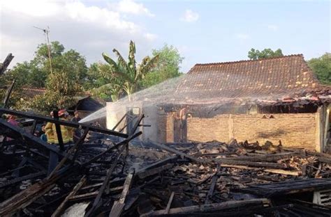 Ditinggal Ke Sawah Rumah Warga Grobogan Terbakar Uang Rp15 Juta Ikut