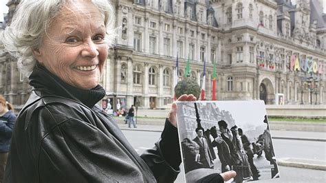 Lamant De La Célèbre Photo Du Baiser Parisien De Robert Doisneau Est