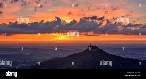 Silhouette Burg Hohenzollern Stimmungsvoller Sonnenuntergang Fotos Und