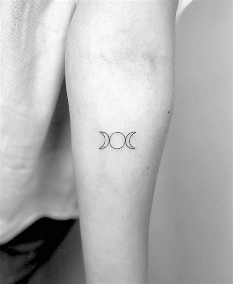 60 Dreamy Moon Tattoos With Meaning Our Mindful Life Moon Tattoo