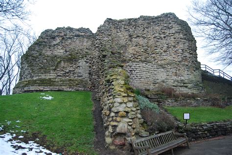 Great Castles - Gallery - Pontefract Castle