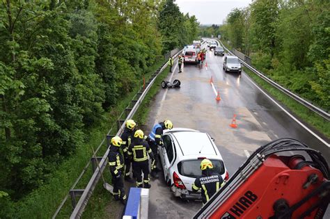 Verkehrsunfall Auf Der B