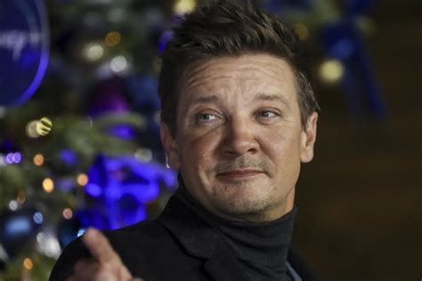 Jeremy Renner regresa a la acción tras su grave accidente que le