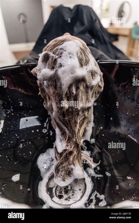 Lavado De Cabello Fotografías E Imágenes De Alta Resolución Alamy