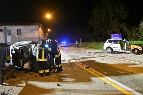 Incidente Stradale A Villa Prati Di Bagnacavallo Auto Si Ribalta Due