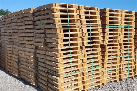 Polished Wooden Pallets Specialities Loadable Heat Resistance Hard