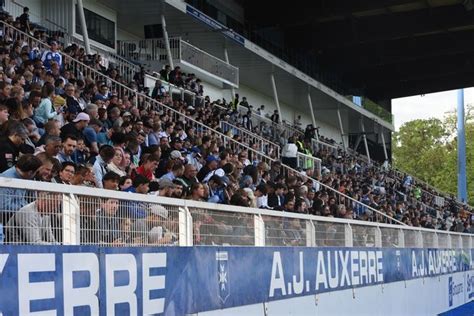 Ligue 1 L AJ Auxerre Veut Reprendre Le Fil Face Au Clermont Foot