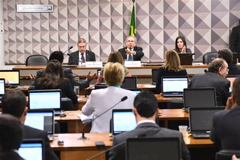 AO VIVO Comissão do Senado vota relatório pelo impeachment de Dilma