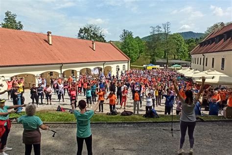 Vi E Od Sudionika Na Festivalu Nordijskog Hodanja I Pje A Enja