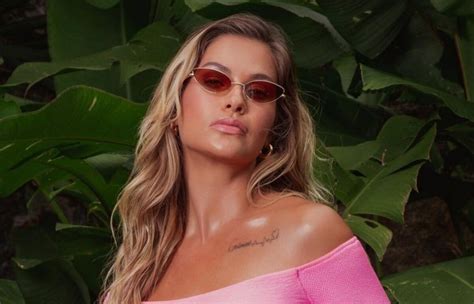 Andressa Suita rouba à cena body pink justinho F5 NOTICIA