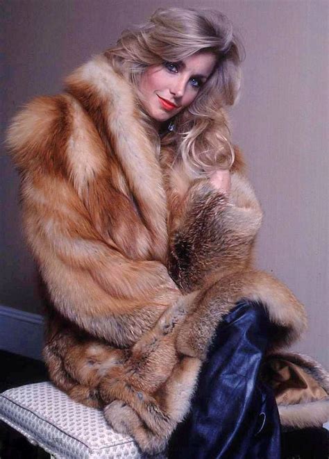 Heather Thomas In A Red Fox Coat With Images Fabulous Furs Fur