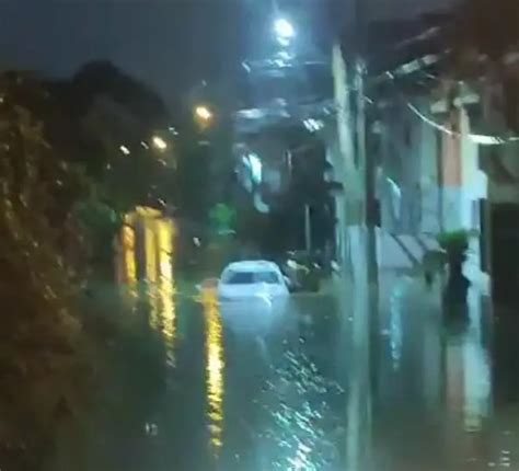 Lluvias Inundan Casas En Santiago