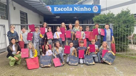 Estudantes Da Escola Ninho Realizam Capacita O Do Gramado Inesquec Vel