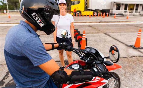 Honda Safety Cuatro Recomendaciones Para Estacionar Una Moto