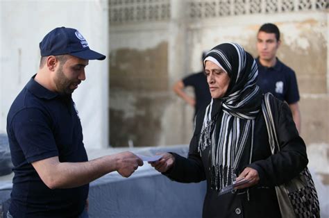 Keeping Palestine refugees in Syria warm | UNRWA