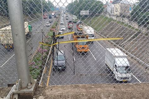 Foto Bocah Jatuh Dari JPO Ke Tol JORR Cikunir Korban Diduga Pemburu