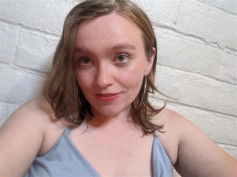 Getting my ManyVids up and running! If you want to see me in "action