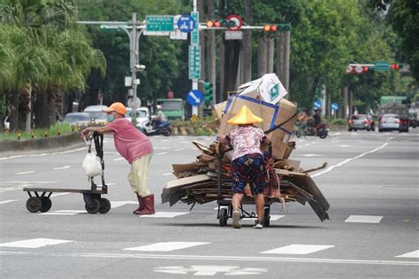 中高齡就業專法實施2年 勞動力增196萬人 新聞 Rti 中央廣播電臺