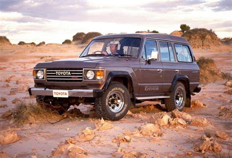 Toyota Land Cruiser 60 в кузове HJ60V 1980 года выпуска для рынка