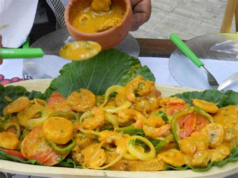 Panela de Bairro ensina a fazer moqueca de caçonete camarão e