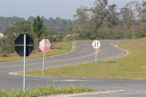 DNIT SC instala 60 novas placas entre Içara a Passo de Torres na BR 101