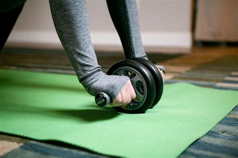 How to Properly Use an Ab Roller - Simple Fitness Hub