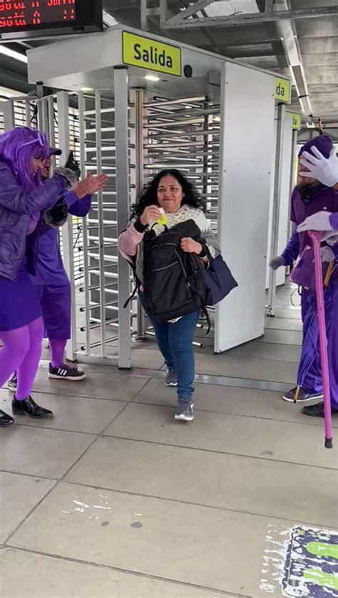 Transmilenio On Twitter El Combo Violeta Sigue Por Cada Una De