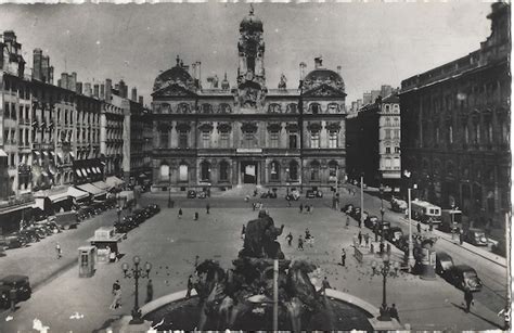 Lyon 69 LYON La Fontaine Bartholdi La Place Des Terreaux Et L