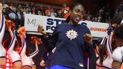 Former UConn star Tiffany Hayes announces retirement from WNBA after 11 seasons - CBSSports.com