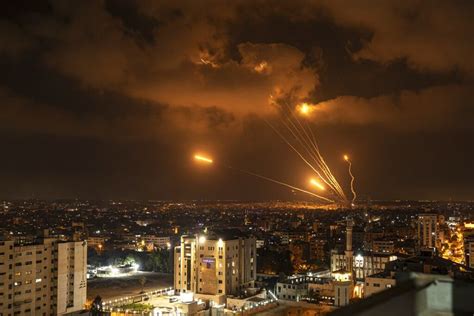 Foto Roket Lebih Ditembakkan Dari Gaza Sirene Israel Meraung Raung