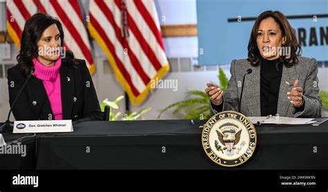 Grand Rapids Michigan Usa 22nd Feb 2024 Gov Gretchen Whitmer Listens To V P Kamala Harris