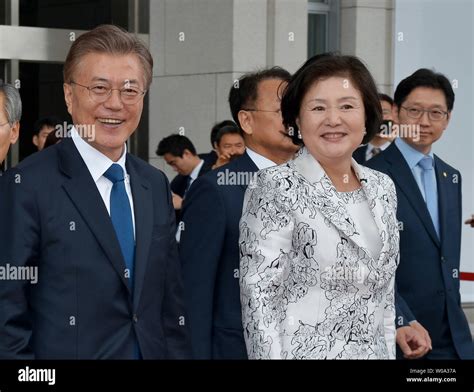 South Koreans New President Moon Jae In Leaves With His Wife Kim Jung